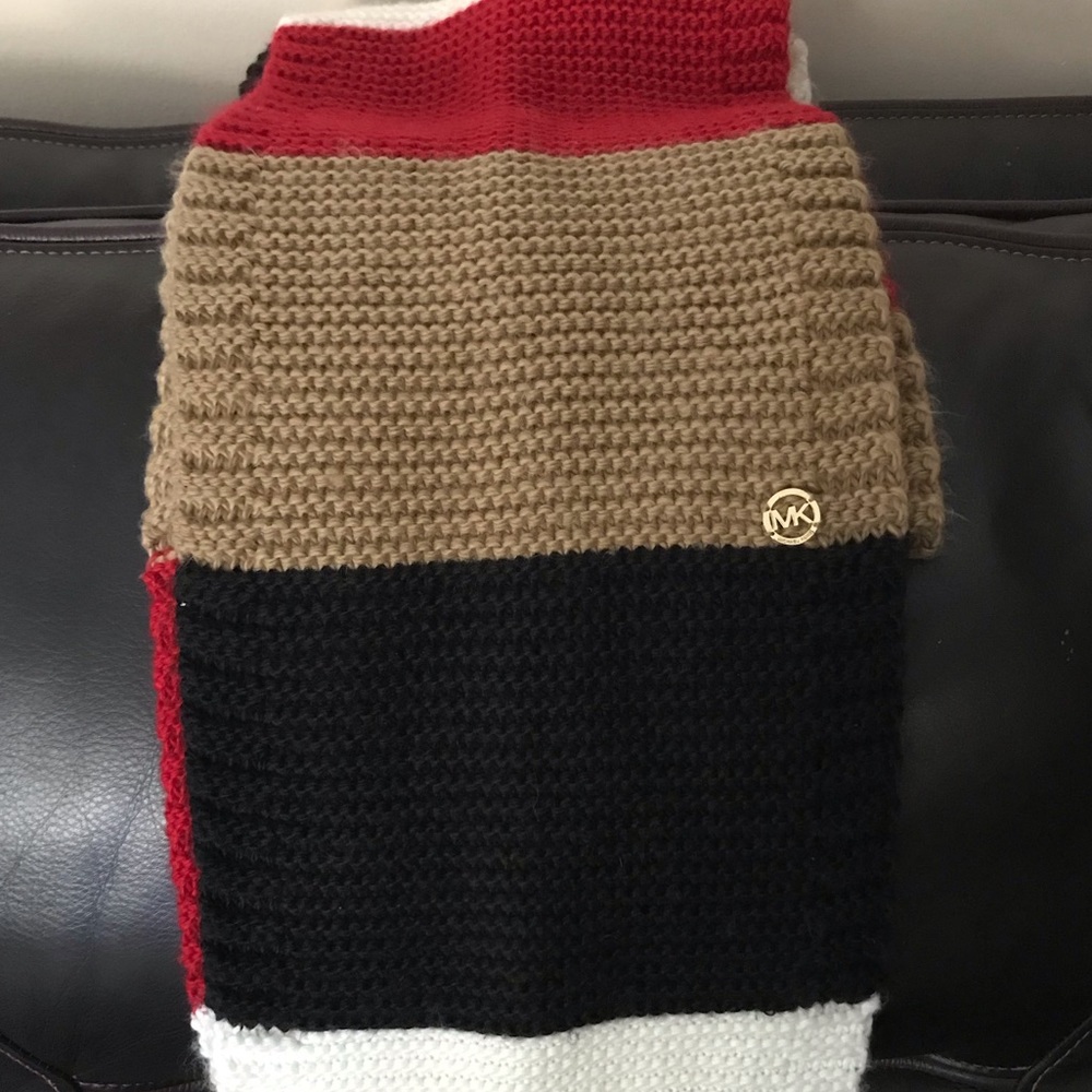 Michael Kors Infinity Scarf - Picture 3 of 5